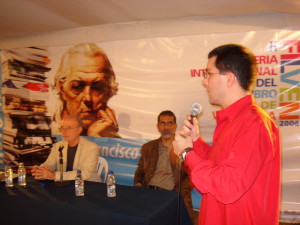 Con Víctor Álvarez y Jorge Arreaza en la presentación del libro Argentina como clave regional, Feria del libro, Caracas 2007